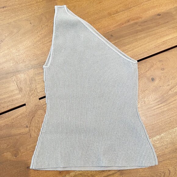 ✨ Silver Sparkly Sculpt Knit One-Shoulder Tee | Babaton - Picture 3 of 5